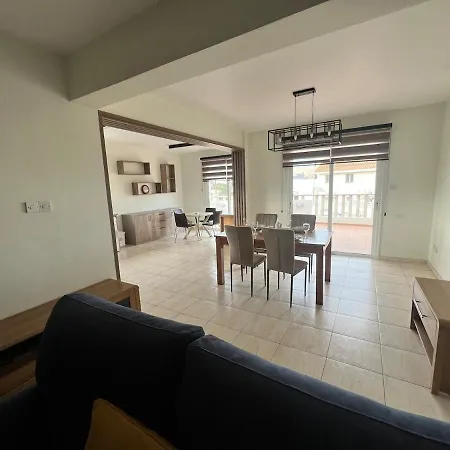 Appartement Trinity Blue Paralímni